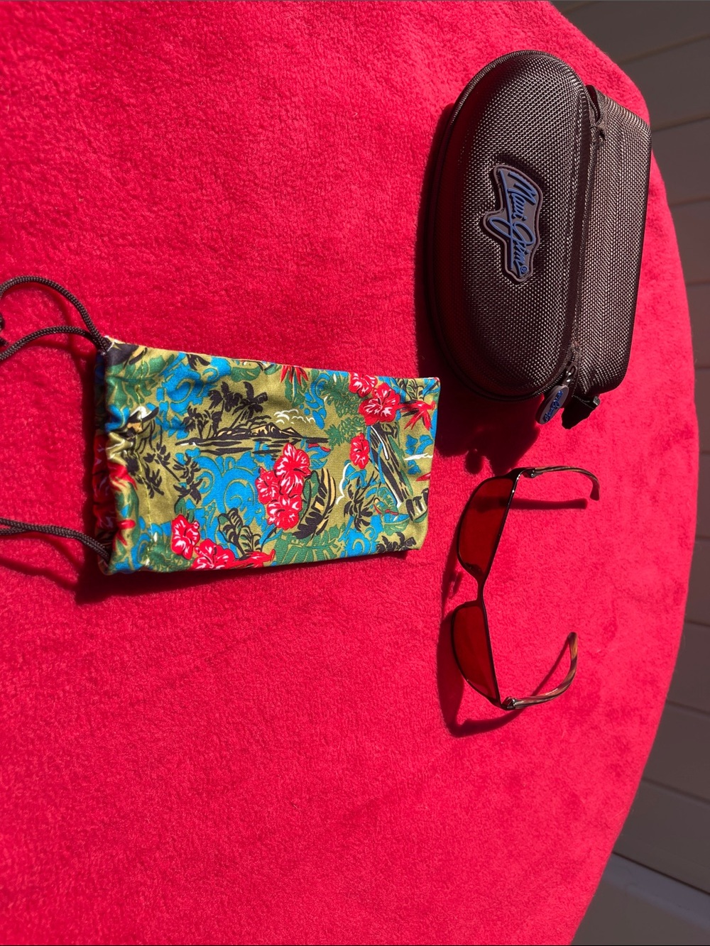 Maui Jim Sunglasses W/Bag & Zip Case ( model in description ) new condition.